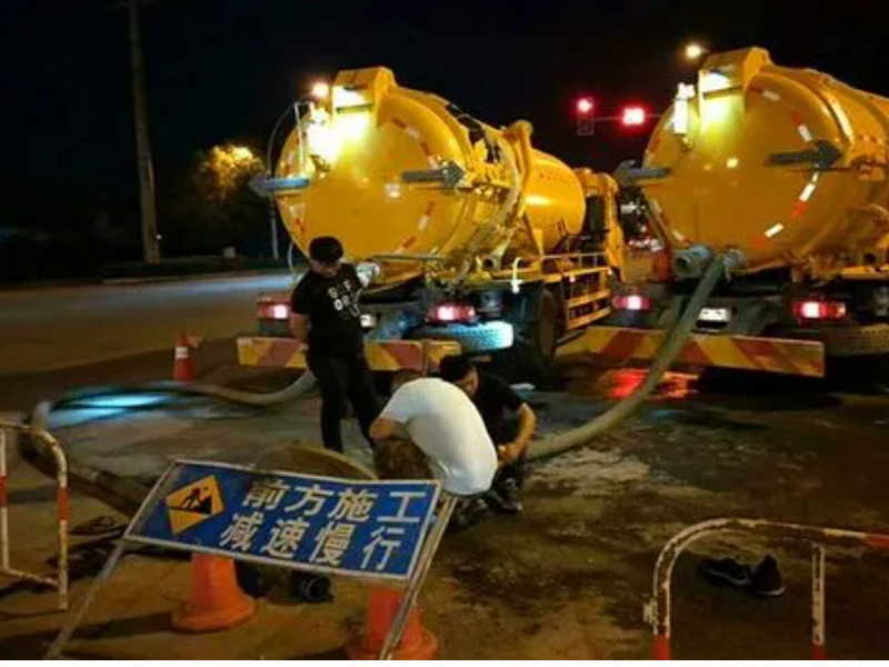 五华区黄土坡清理化粪池公司电话 清理隔油池多少钱一车