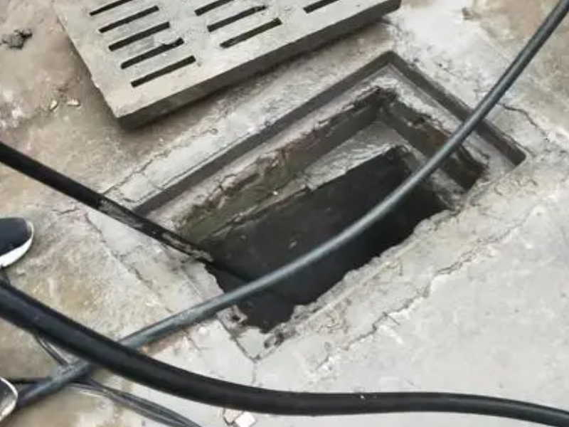 五华区高新区假日城市化粪池清掏，专用车抽化粪池