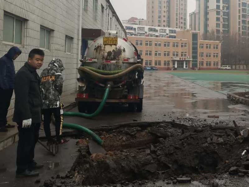 五华区哪里有疏通下水道师傅，水管改造电话多少钱？