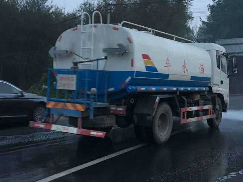 五华区霖雨路清理化粪池，化粪池清掏400元