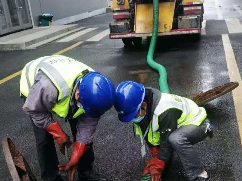 五华区南屏街周边清理隔油池电话 隔油池清理清运多少钱一车