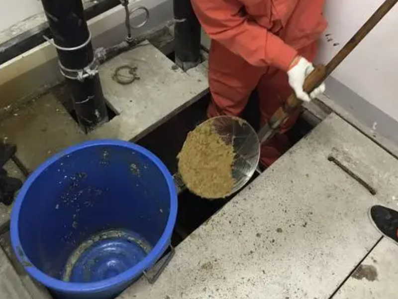 五华区高新区假日城市化粪池清掏，专用车抽化粪池